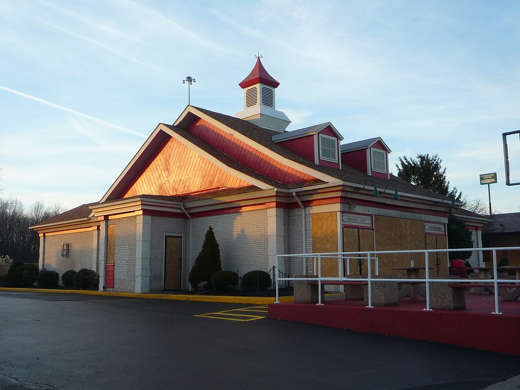 Friendly's Restaurant, Arlington Rd, Akron OH (01) Flickr