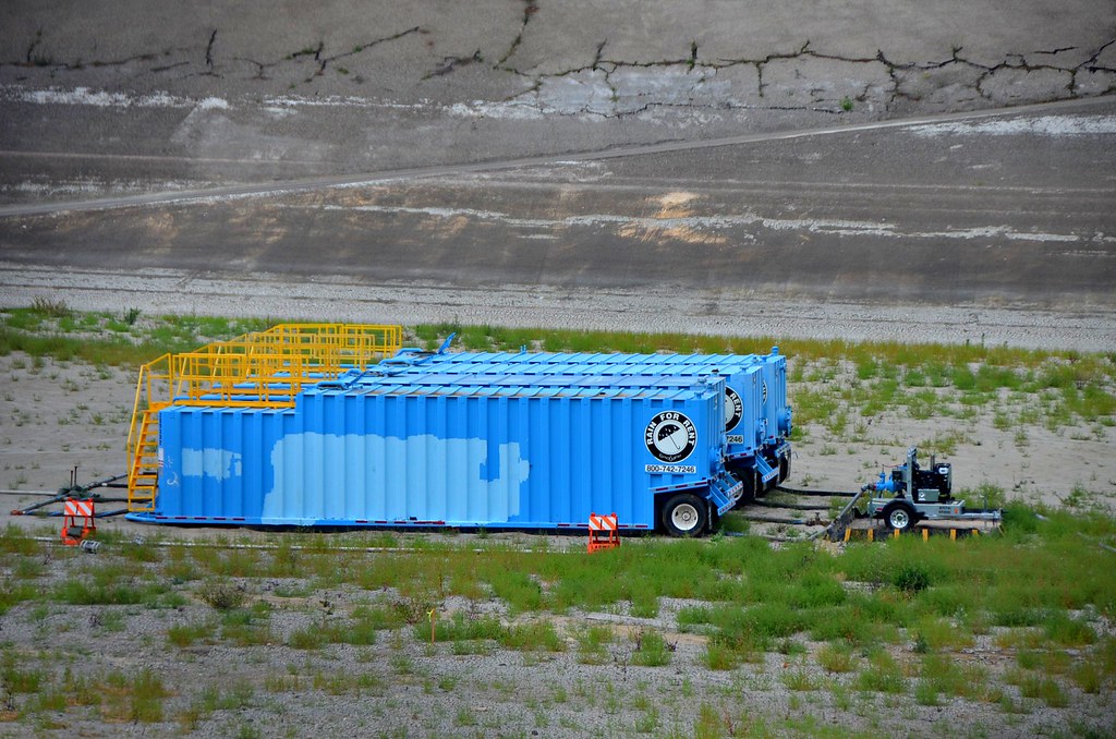 Rain for Rent Bottom of the empty Silver Lake Reservoir in… Flickr