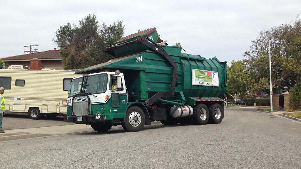 CalMet Services 204 Annual bulky item pickup in West Car… SoCalGarbageTrucks Flickr