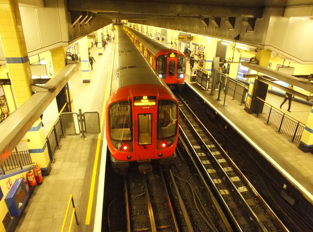 21359 Aldgate East London Underground S7 Stock driving c… Flickr