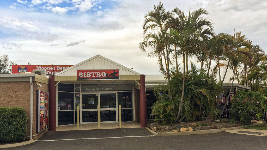 Moonee Beach Tavern The Moonee Beach Tavern at Moonee Beac… Brett Matthews Flickr