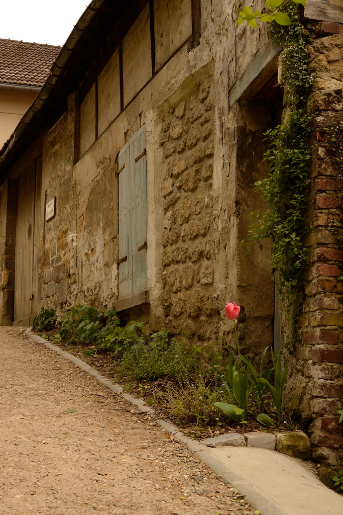 Sente des Calpons, à AuverssurOise AuverssurOise, dans… Flickr