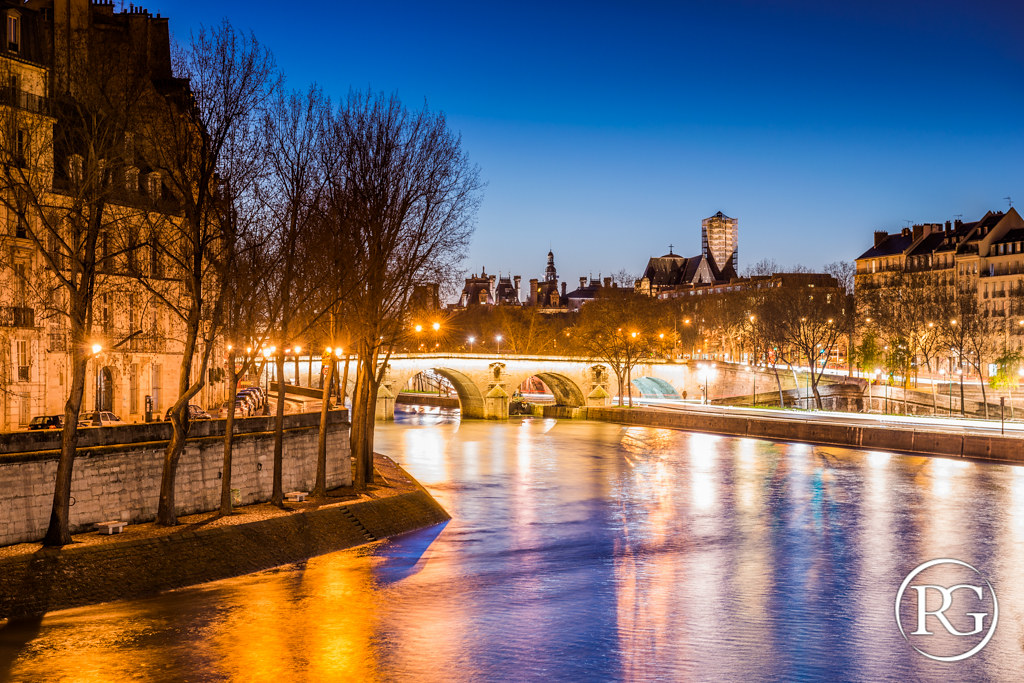 Le Pont Marie et le Quai d'Anjou. PARIS Copyright Raphae… Flickr