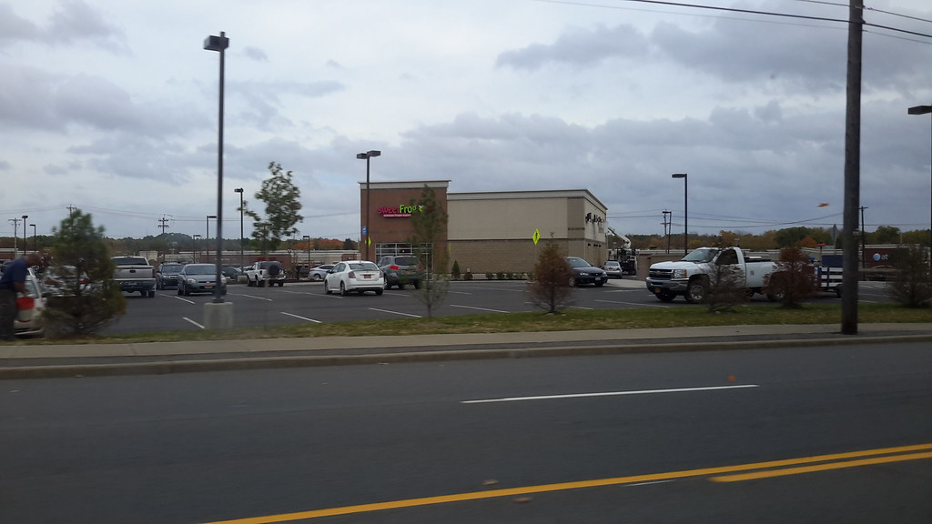 SweetFrog Schenectady, NY SweetFrog frozen yogurt at the… Flickr