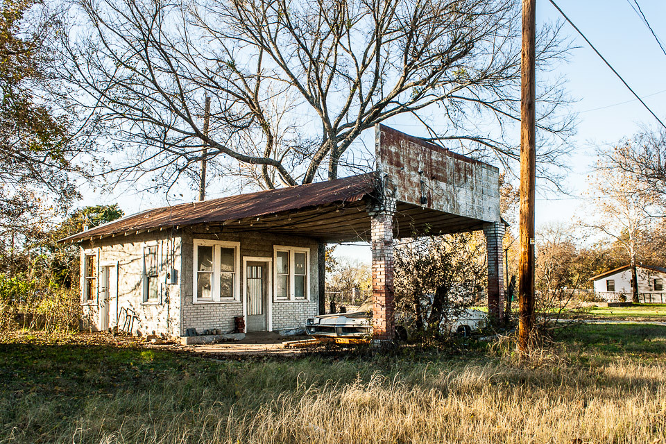Tehuacana, Texas The Pontiac Gas Station I'm not sure why… Flickr