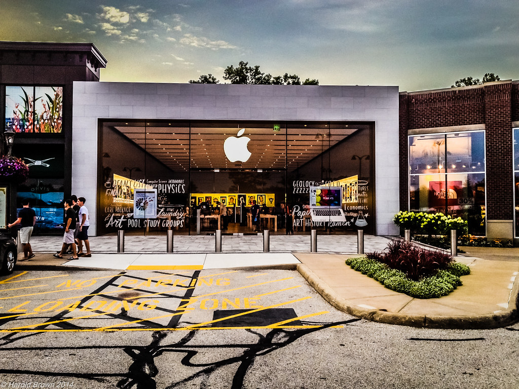 Apple Store Apple Store on Chagrin Blvd, Woodmere, Ohio 7/… Flickr