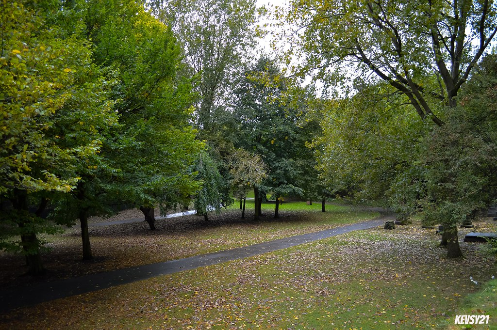 St James Gardens These sunken, secluded cemetery gardens a… Flickr