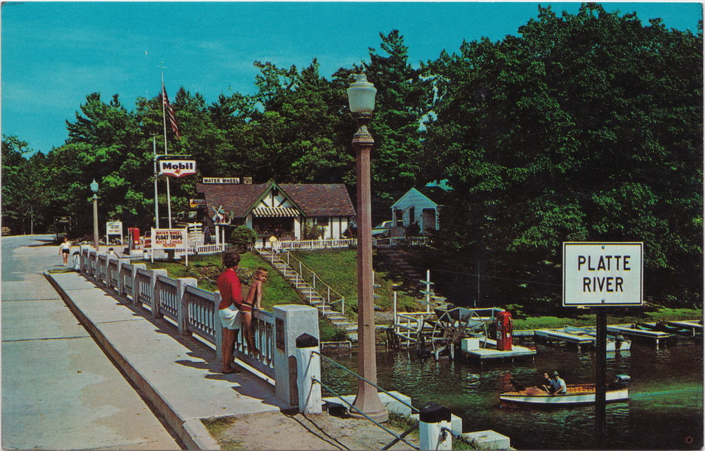 NW Honor Frankfort MI 1950s THE WATER WHEEL MOBIL GAS STATION