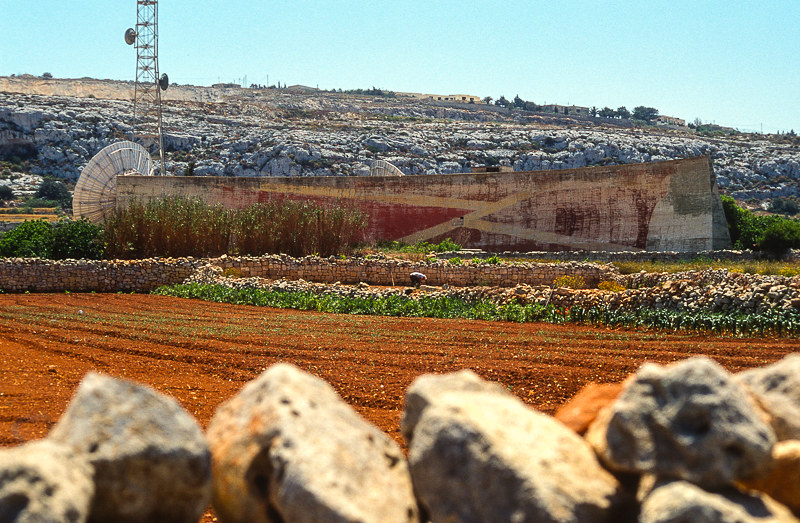 Hmm! Do you know what Maghtab's strange curved wall known as IlWidna