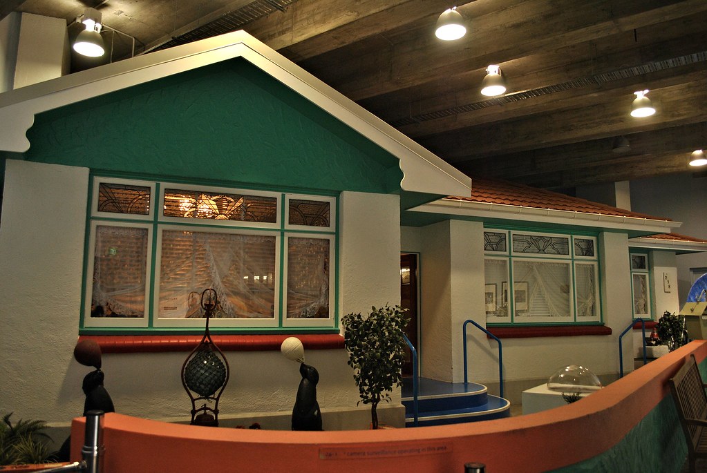 Paua House Exterior of replica 'Paua House' that belonged … Flickr