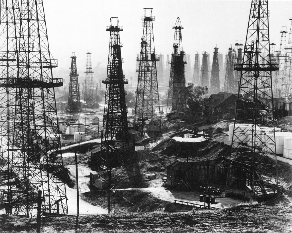 Signal Hill Oil rigs, Signal Hill, Long Beach California 1… Flickr
