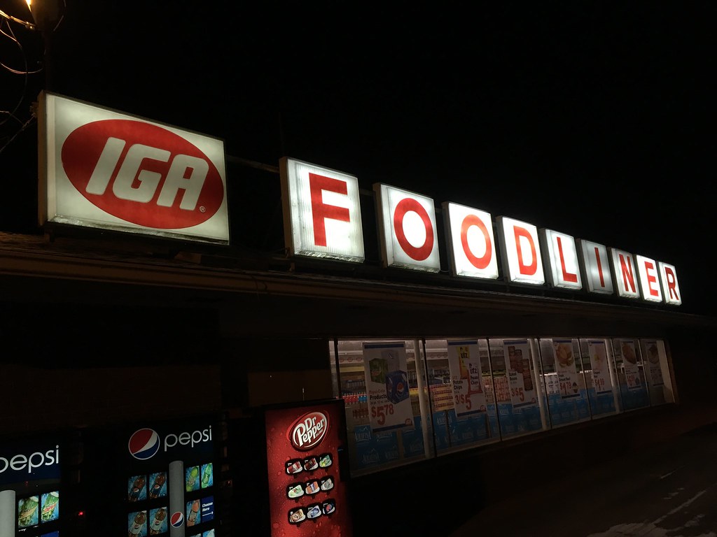 IGA Foodliner Newport, OH Night shot of the small town gro… Flickr