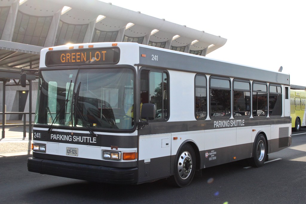 Dulles Parking Shuttle Gillig Advantage bus, Dulles Airpor… Flickr