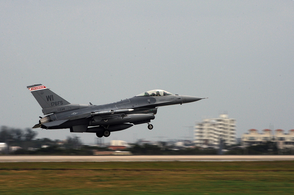 Wisconsin Air National Guard service members deployed to K… Flickr