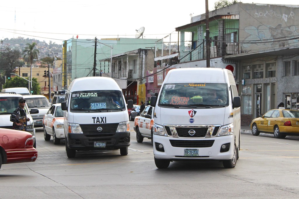 Tijuana Taxis Nissan Urvan/NV350 vans as microbus taxis in… Flickr
