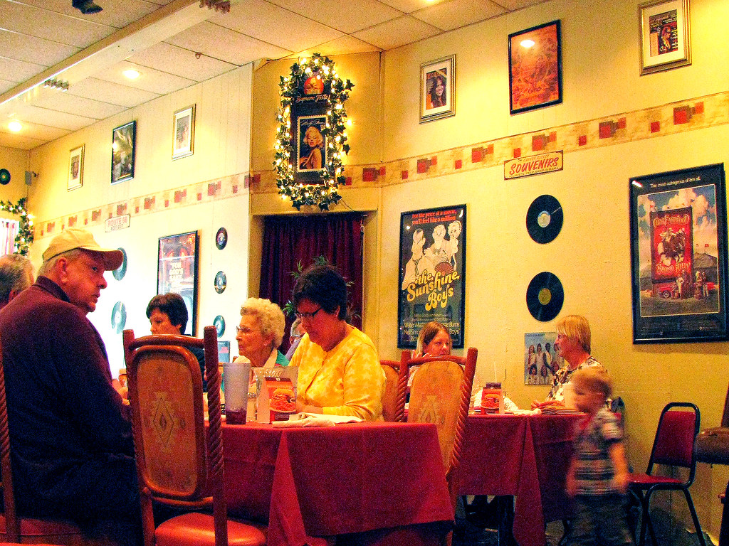 13b Lincoln IL Hallie's Home Of The Schnitzel 03 Flickr