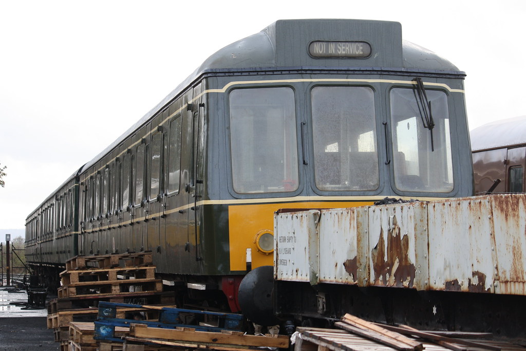 DMU_10.11.14 Lydeard, West Somerset Railway runtheredline