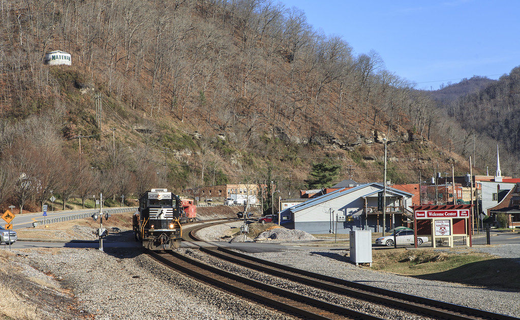 Westbound work train Matewan, WV Fred Wolfe Flickr