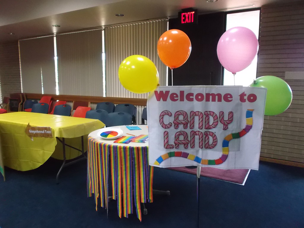 DSCF1606[1] Lifesize Candyland entrance Moore Memorial Public