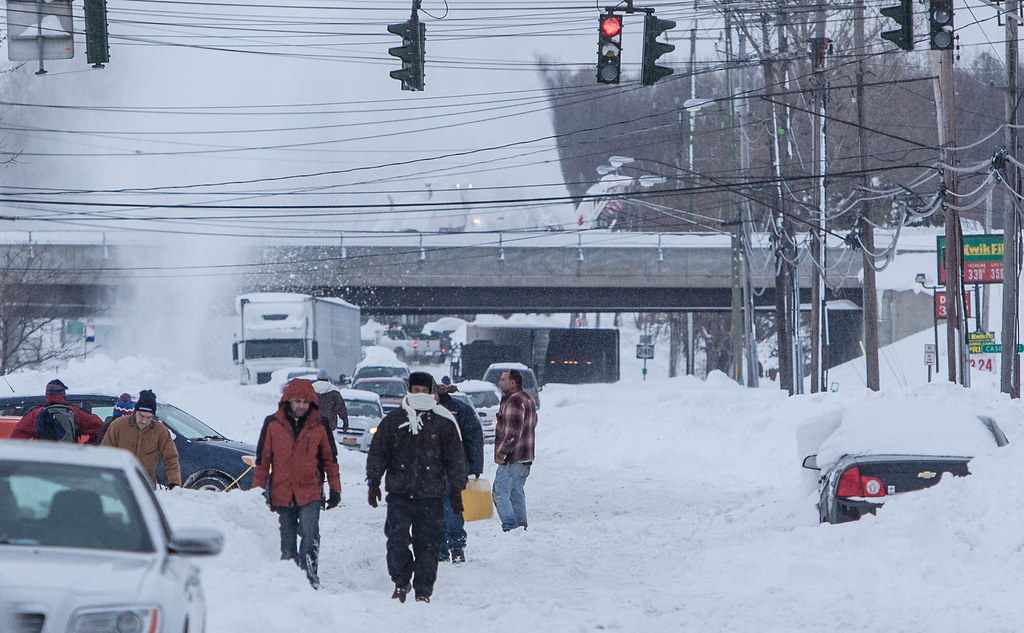 Lake Effect Snow in Cheektowaga, New York (2014) Anthony Quintano