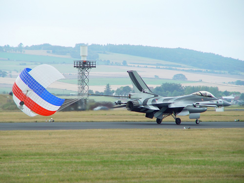 J016 General Dynamics F16AM J016 General Dynamics F16A… Flickr
