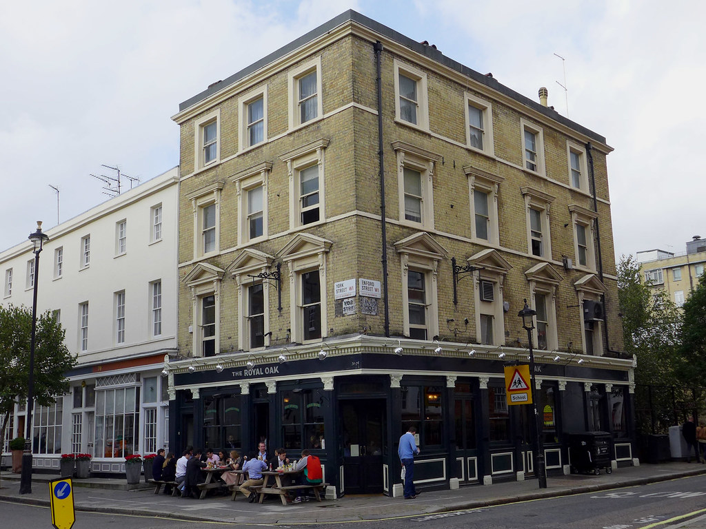 Royal Oak, Marylebone, W1 Dark attractive exterior. A nice… Flickr