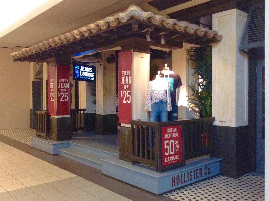 Hollister Store Hollister Store, Waterbury, CT, 1/2015, by… Flickr