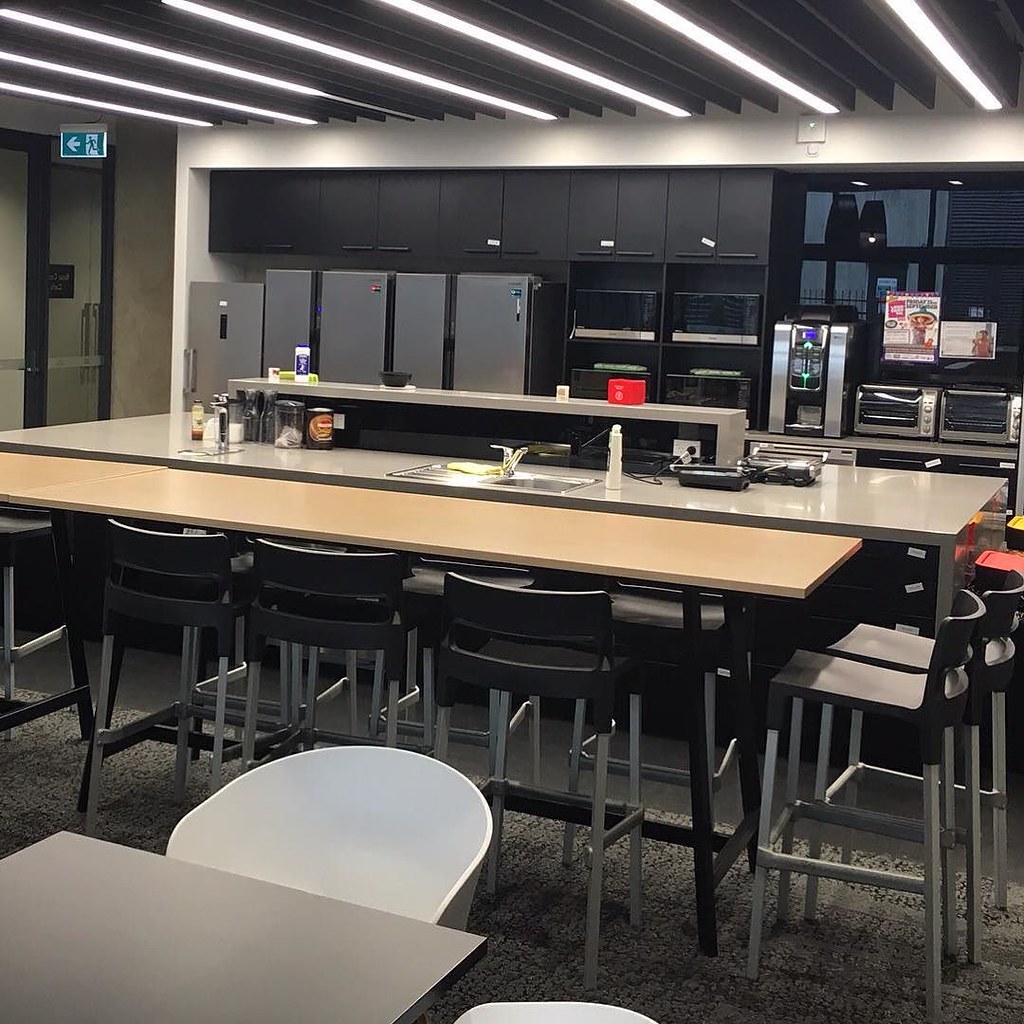 The coffee and tea making facilities are separated from th… Flickr