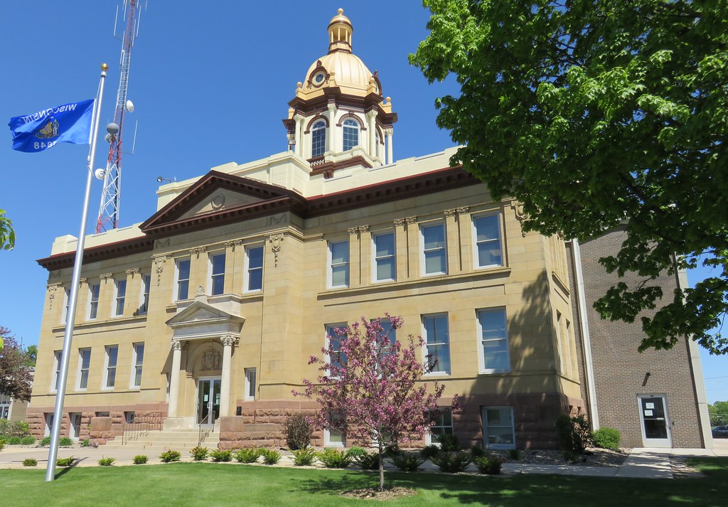 Pierce County Courthouse (Ellsworth, Wisconsin) This shini… Flickr