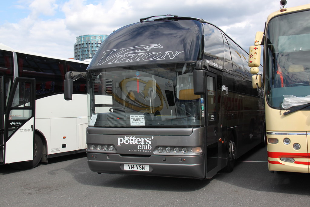 122962 Huyton Mini Coaches, Widnes (CH) V14VSN Wembley Sta… Ken