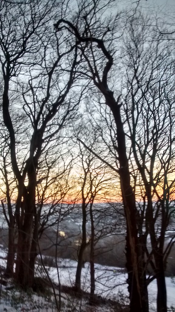 Sunset over Crich Lane woods in Belper Taken between Chris… Flickr