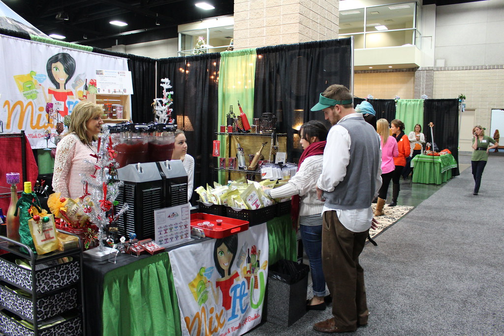 Tinsel and Treasure 2014 People shopping on Saturday of 20… Flickr