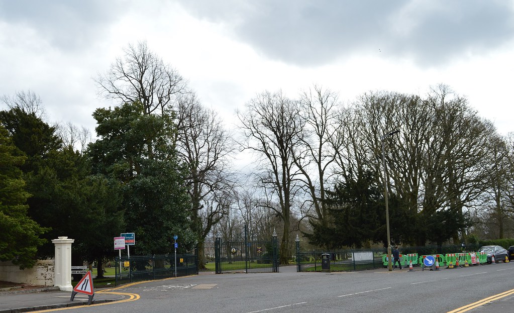 Howard Park, Dundonald Road, Kilmarnock. Main Entrance. Flickr