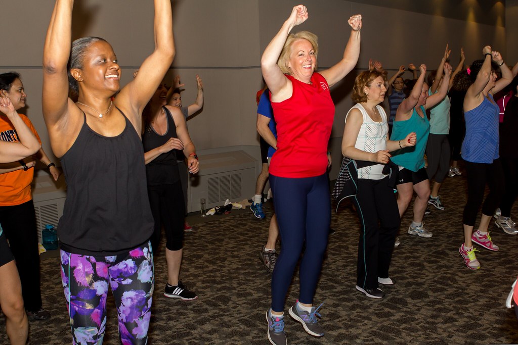 Zumba pour UneMarche / Zumba for OneWalk Activité de colle… Flickr