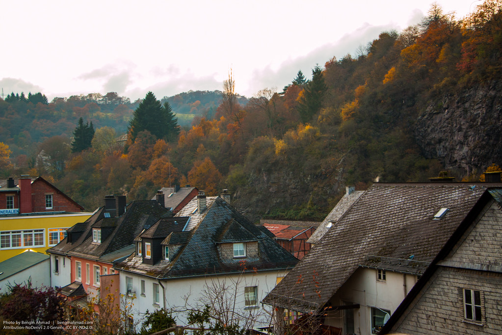 Fall in Idar Oberstein, Germany Houses and mountains of Id… Flickr