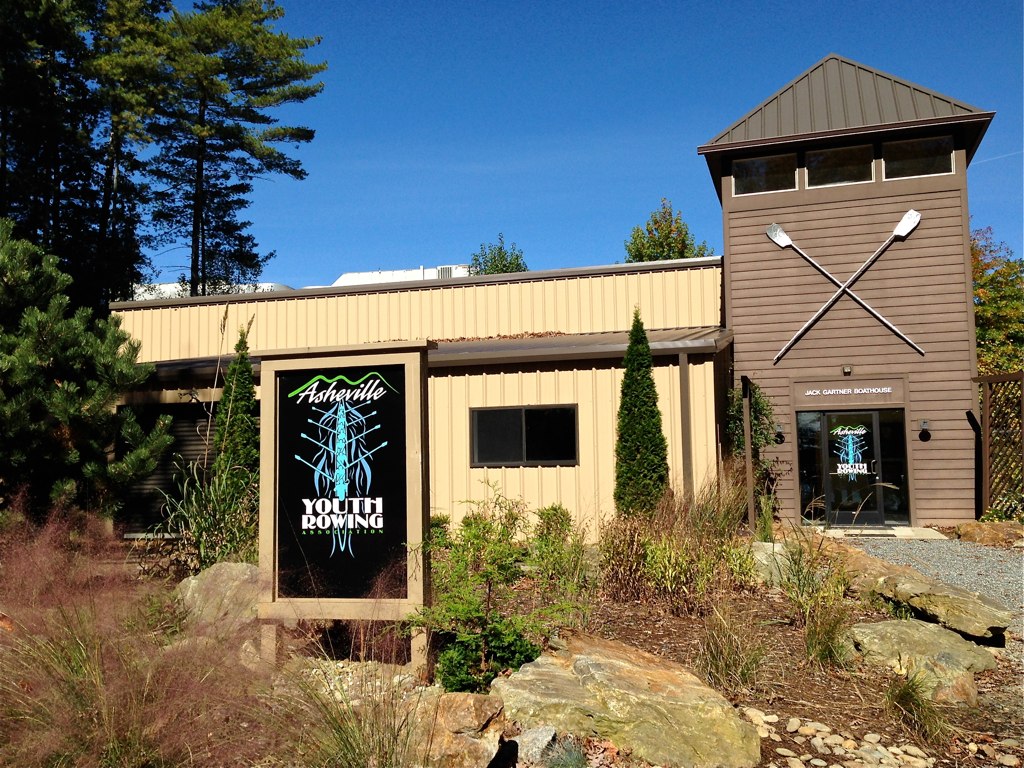 Asheville Youth Rowing The boathouse at Lake Julian, in so… Flickr