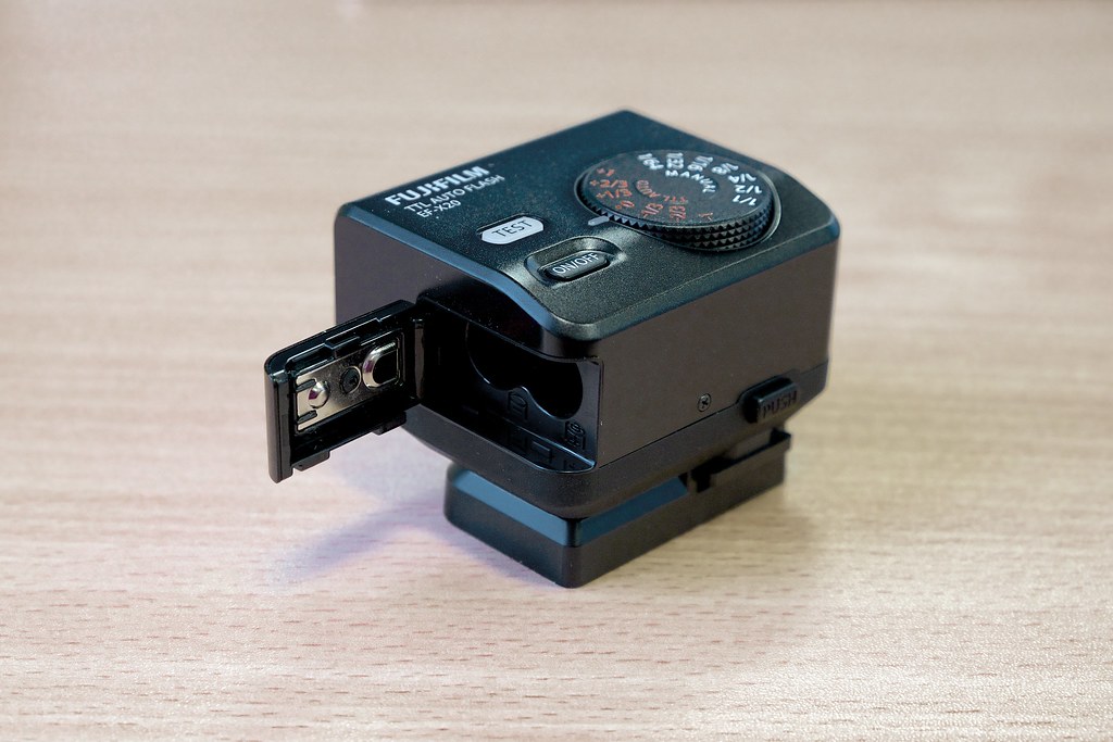 Fujifilm EFX20 flash Fujifilm EFX20 flash on Amazon Flickr