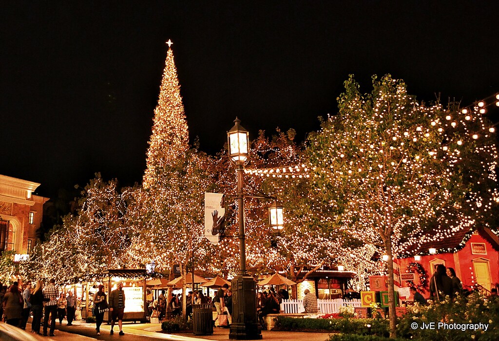 The Americana Christmas Market Santa’s Cottage at The Amer… Flickr