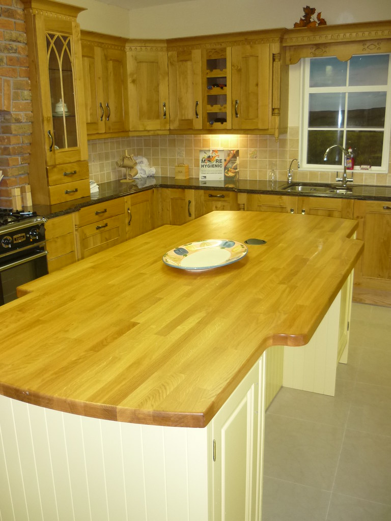 Solid Oak Kitchen with Painted Island Solid Oak Kitchen wi… Flickr