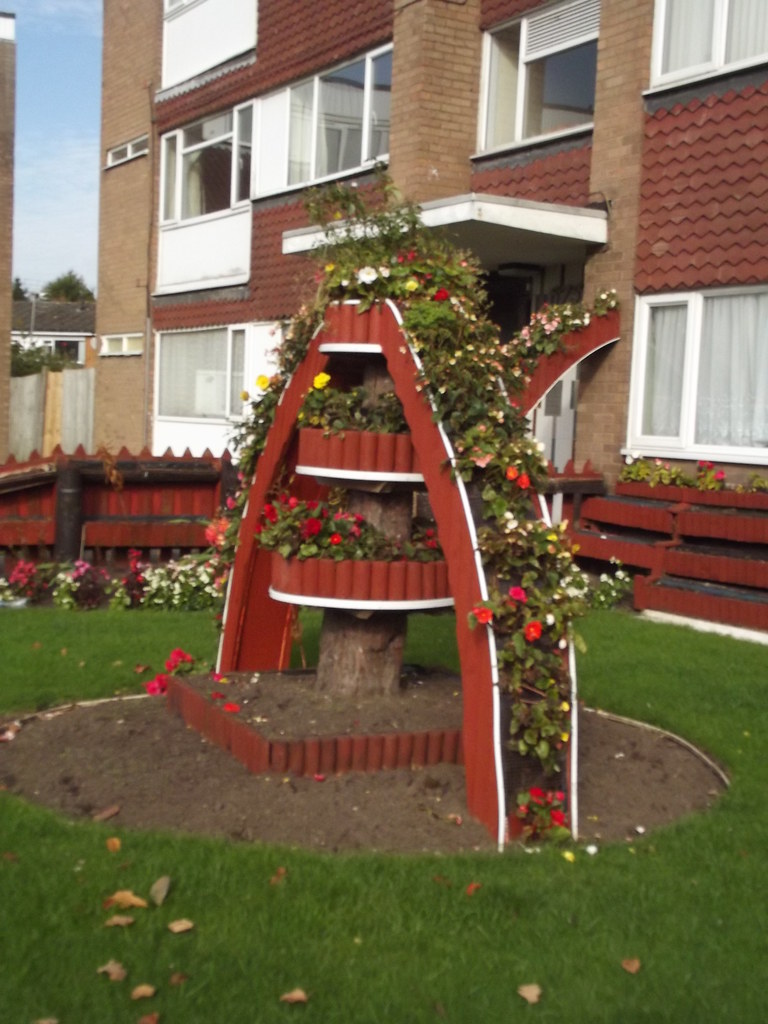 Hanging Gardens of Shirley garden outside a flat Strat… Flickr