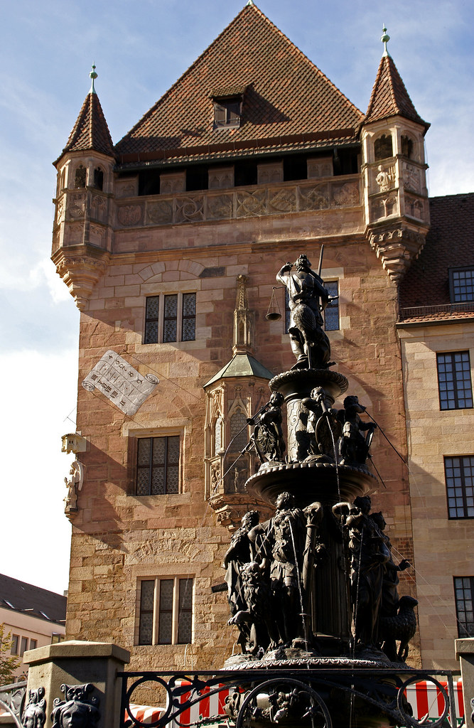 Nürnberg, Karolinenstraße, Nassauer Hof und Tugendbrunnen
