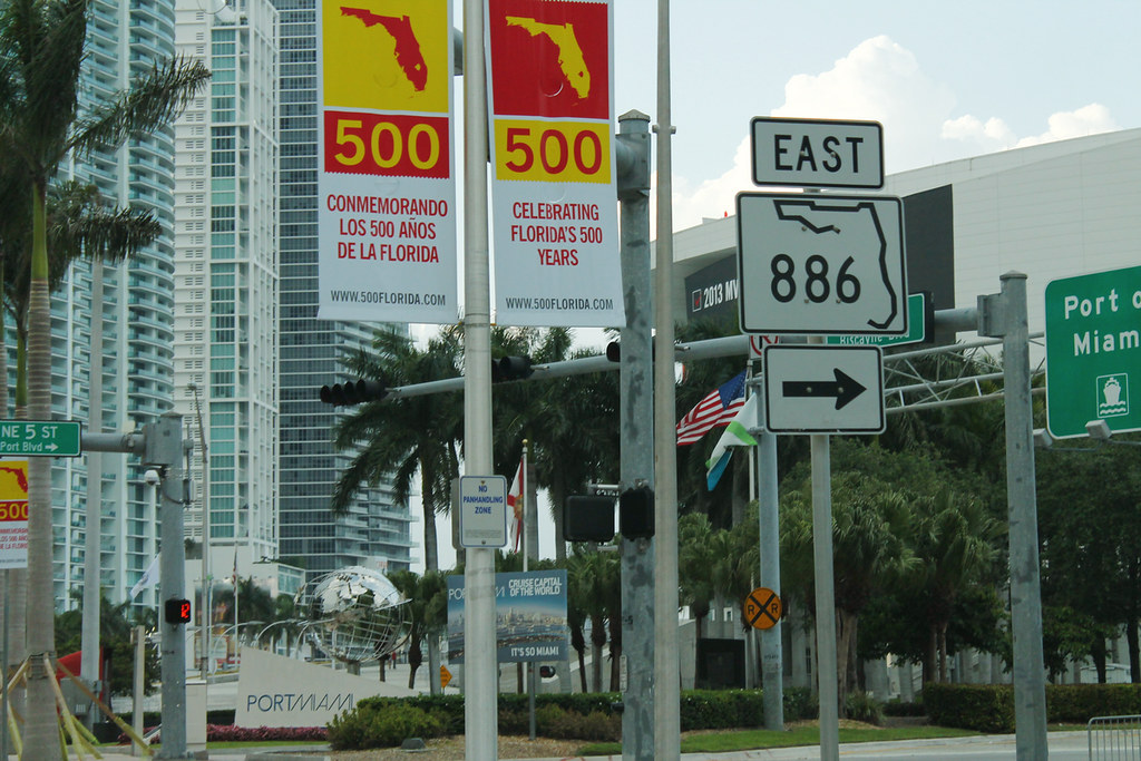 FL886 East Sign Alongside US 1, leading to the Port of Mia