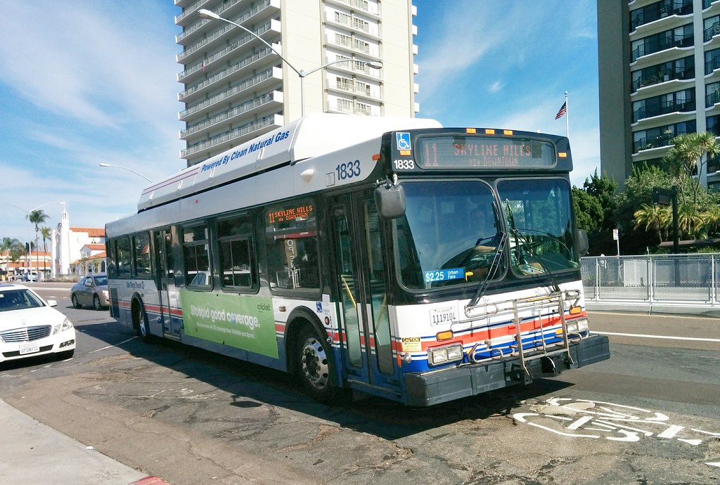 San Diego Transit 2001 New Flyer C40LF bus on Park Blvd. i… Flickr
