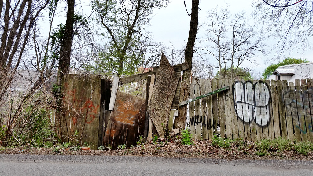 Pittsburgh fencing improv Some unconventional fencing alon… Flickr