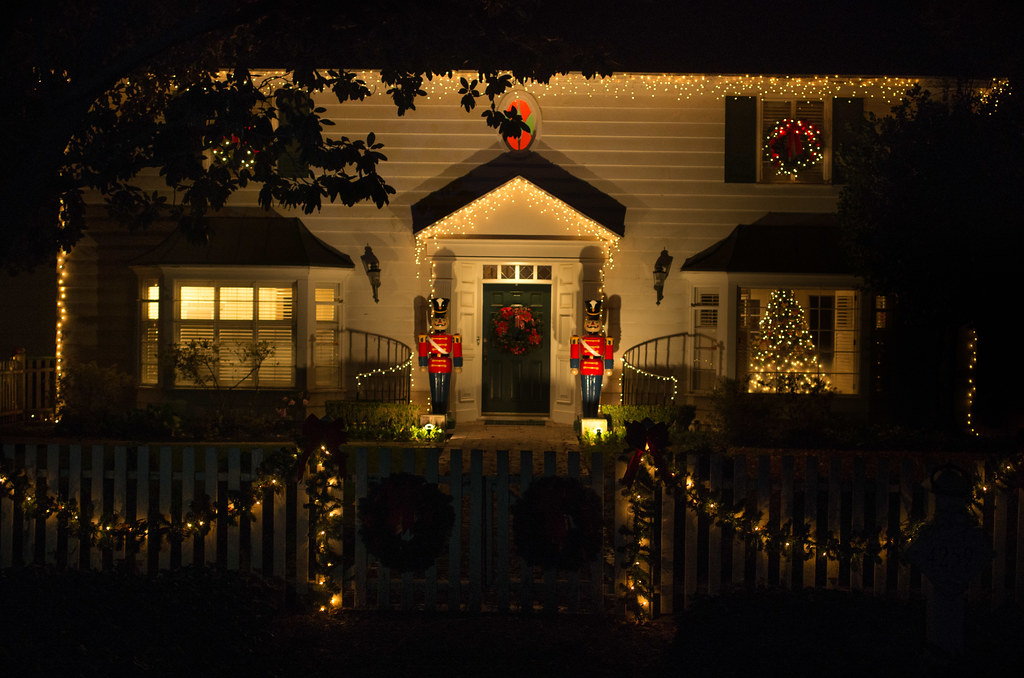 Christmas Lights in Fresno 2014 Wishon Ave Old Fig Garde… Flickr
