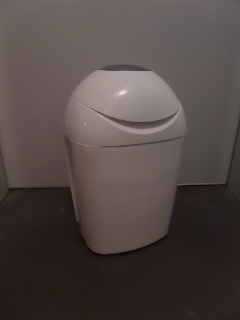 Sangenic Diaper Bin CHF 5. In good condition and comes wit… Flickr