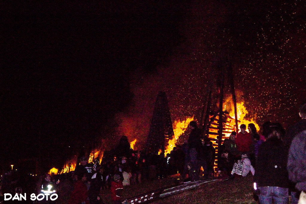Bonfires on the levee in Lutcher, La on Christmas Eve 2014… Flickr