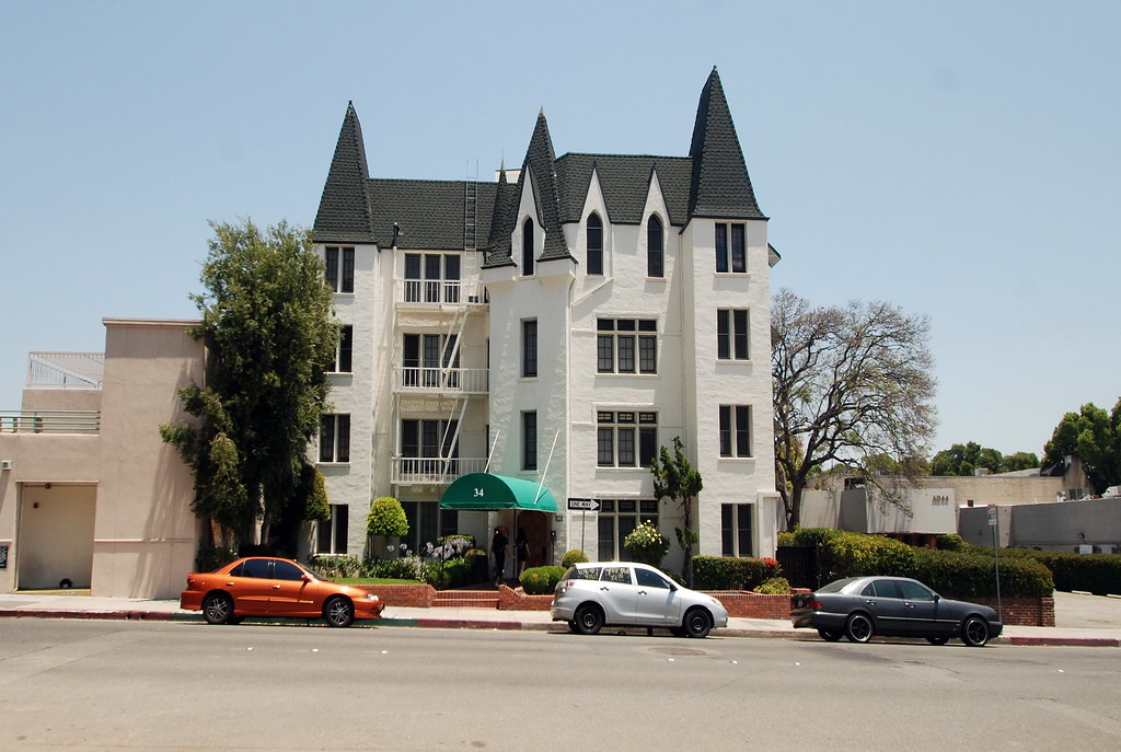 Le Chateau Apartments c. 1926 I stumbed upon this lovely F… Flickr