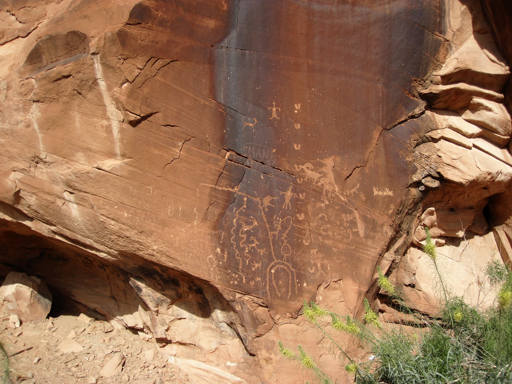 Indian petroglyphs (Kane Creek Road, southwest of Moab, Utah, USA) 1