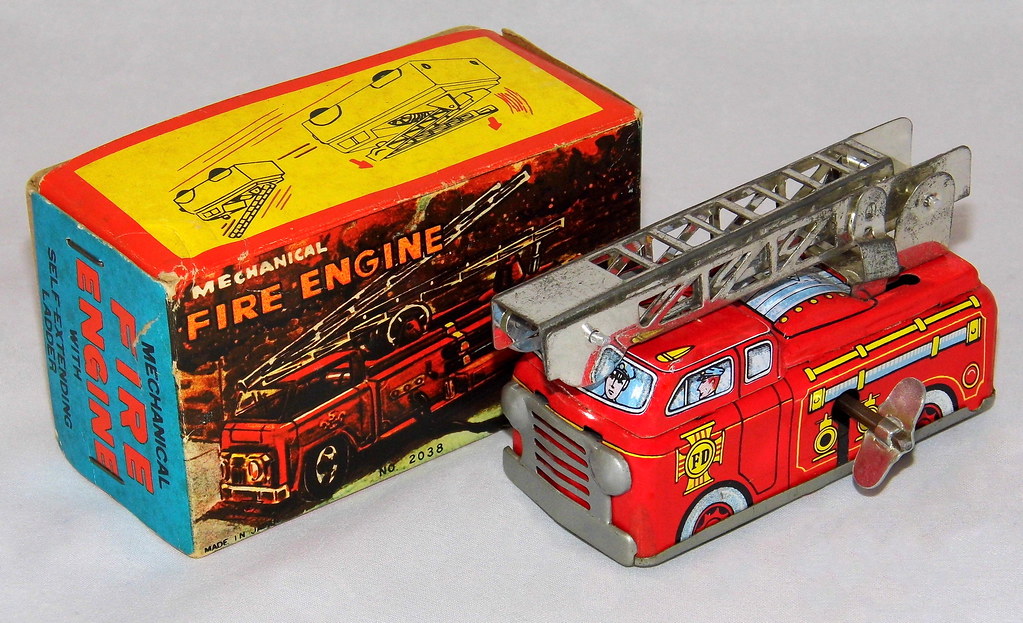Vintage Yone Mechanical Wind-Up Fire Engine Tin Litho Toy … | Flickr
